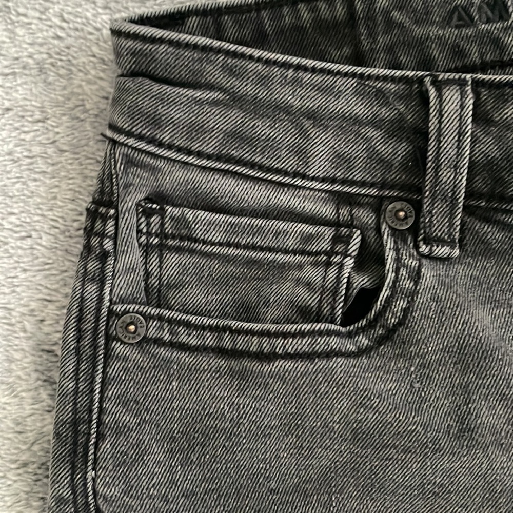American Eagle Outfitters Women’s Black washed Mom Jeans Size 2 Regular Stretch - Picture 7 of 11